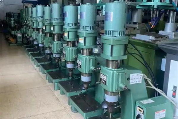 鉚釘機如何調整壓力？碩峰這樣說！