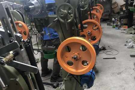 自動鉚釘機(jī)廠家如何提高市場占有率？策略有四！
